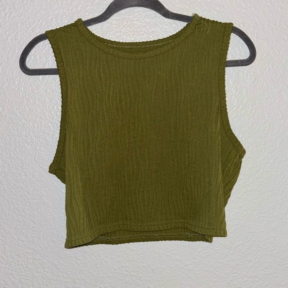 SHEIN Tops - SHEIN Green Ribbed Crop Tank Top